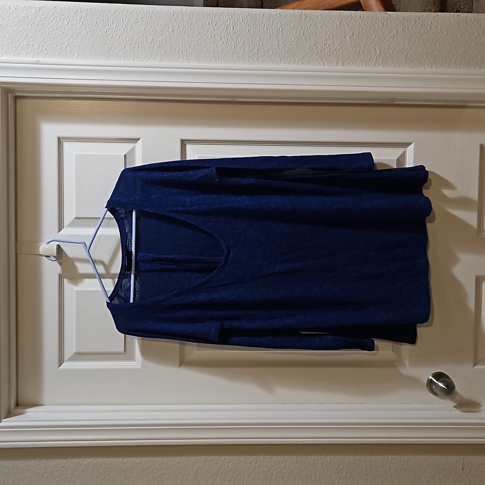 Long sleeve scoop neck shirt